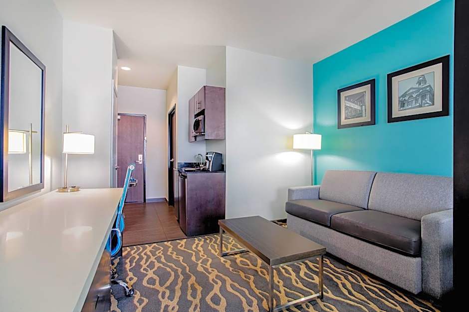 La Quinta Inn & Suites by Wyndham Northlake Ft. Worth