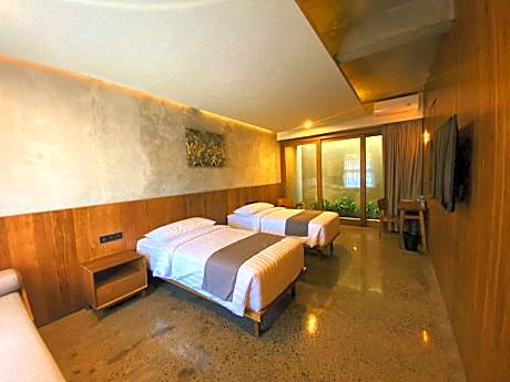 Deluxe Hollywood Room