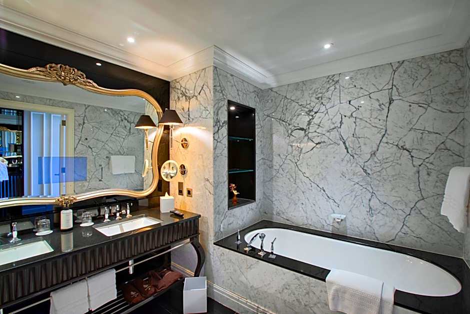 Four Seasons Hotel Baku