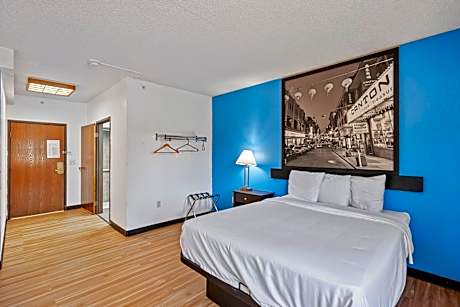 King Room - Non-Smoking
