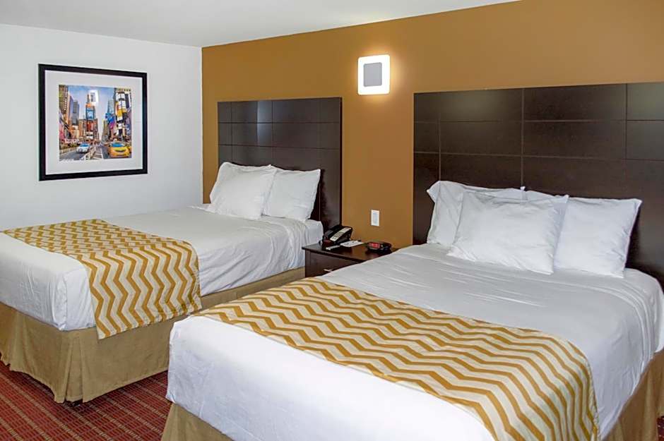 Travelodge by Wyndham Manhasset