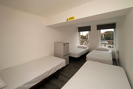 Single bed in 4-Bed Mixed Dormitory