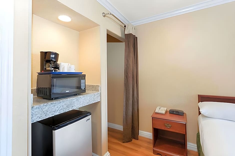 Travelodge by Wyndham El Cajon
