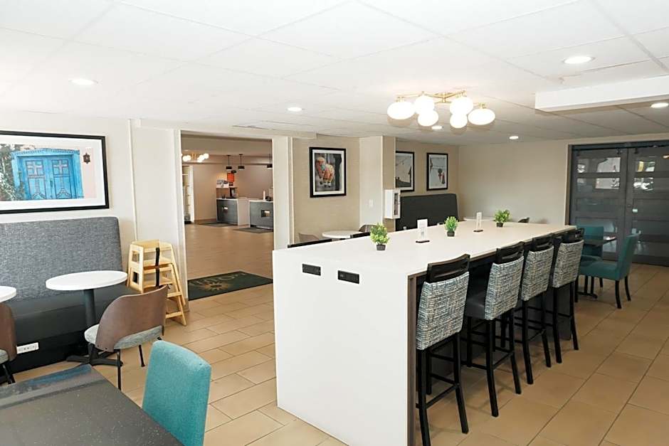 La Quinta Inn & Suites by Wyndham Albuquerque Airport