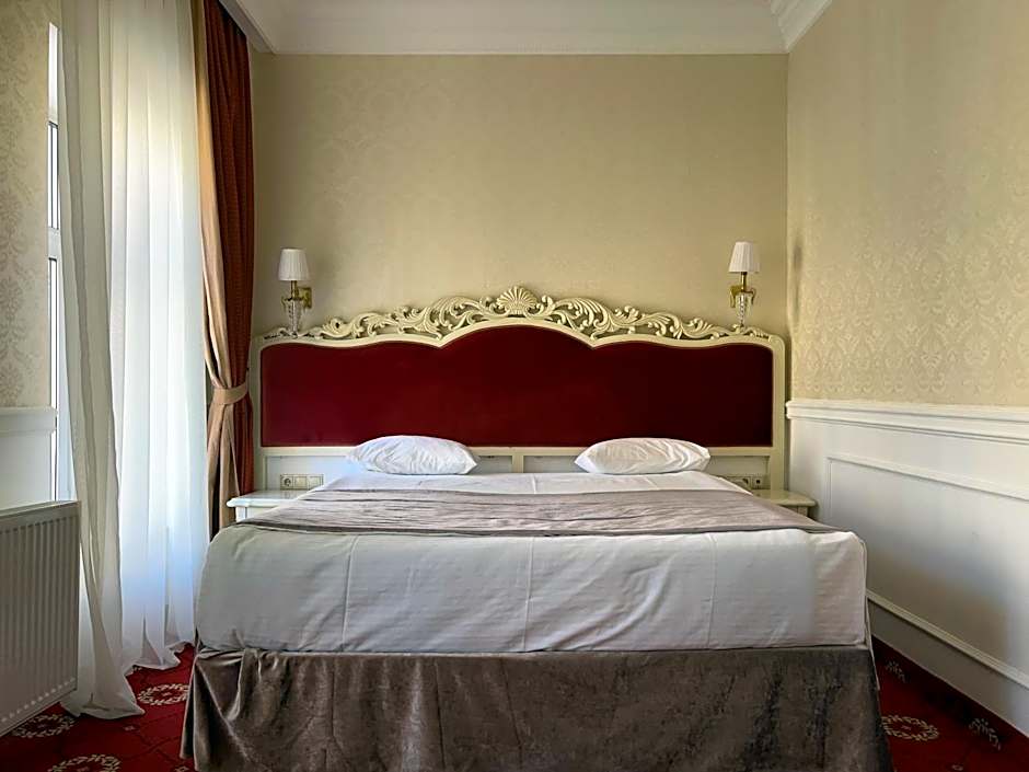 Royal Grand Hotel