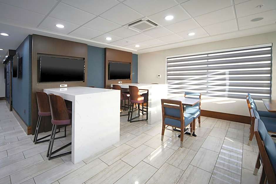 Four Points by Sheraton Fayetteville Fort Liberty