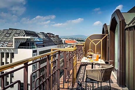 King Penthouse Family Suite