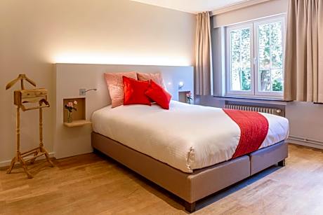 Deluxe Suite with Spa Bath