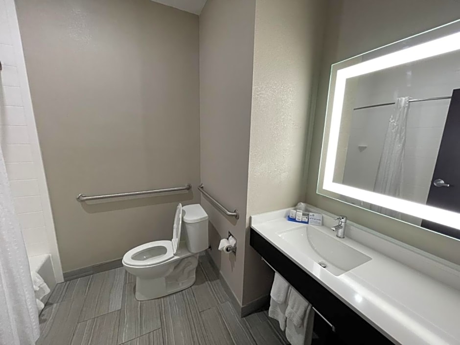 Holiday Inn Express Hotel and Suites Ada, an IHG Hotel