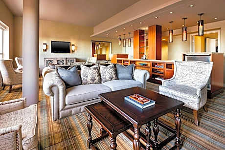 1 Bedroom Hospitality Suite, 1 Queen, Sofa bed, City view