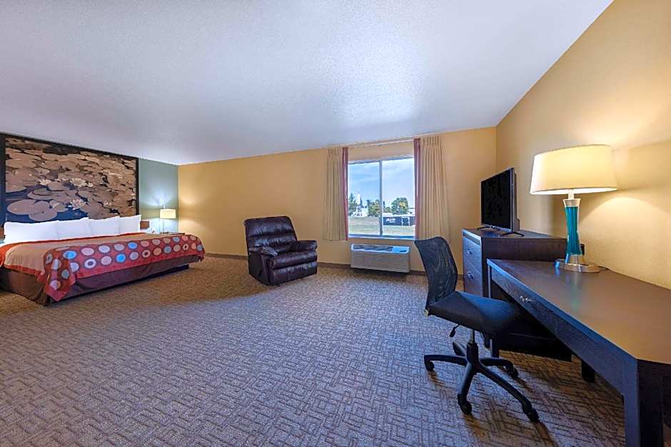 Photo 1 of 4 of 1 King Bed, Jetted Tub, Kitchenette, Deluxe Suite, Non-Smoking
