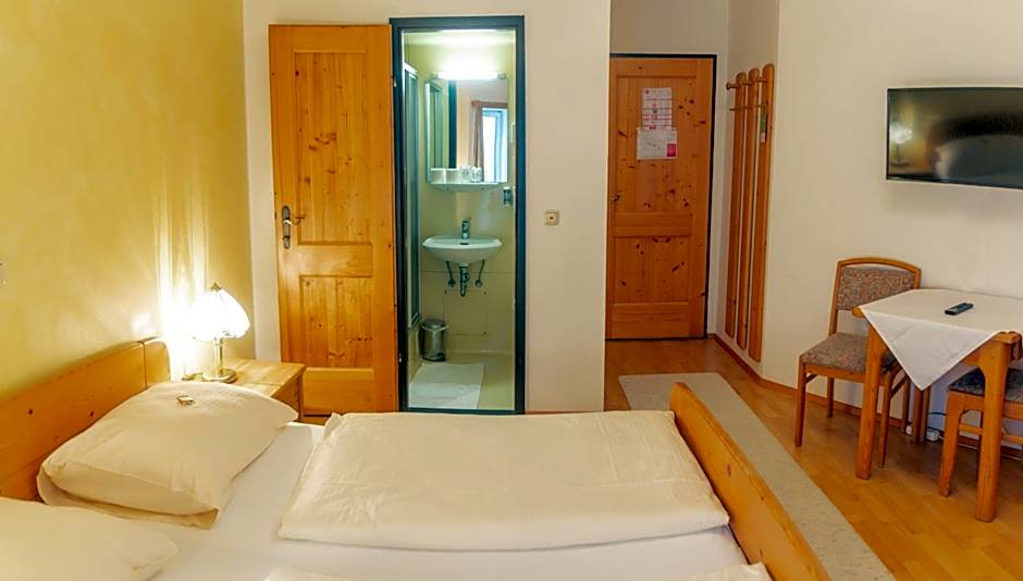 Hotel & Hostel Sandwirt