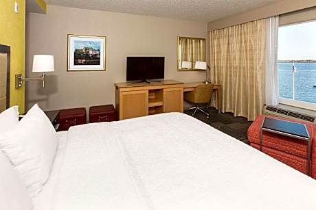 1 King Hearing Acc River View Ns