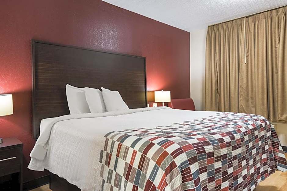 Red Roof Inn & Suites Statesboro - University