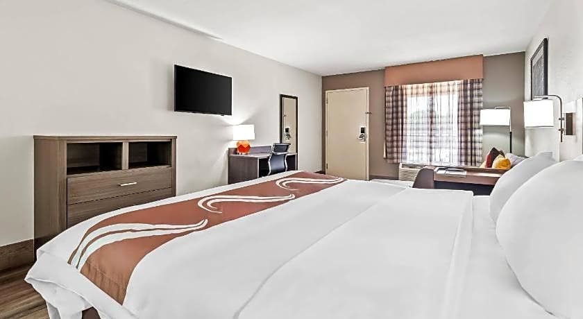 Quality Inn & Suites near Robins Air Force Base