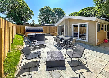 Hamlet Lodge Retreat At Calloose Holiday Park