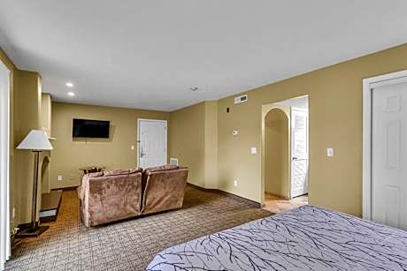King Bed Suite with Jetted Tub