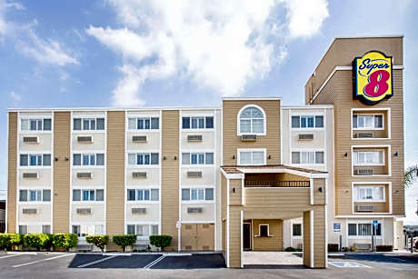 Super 8 by Wyndham National City Chula Vista