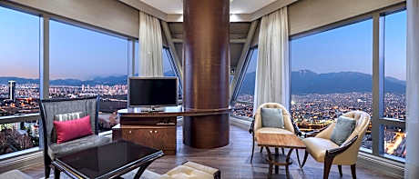 King Executive Suite with Lounge Access