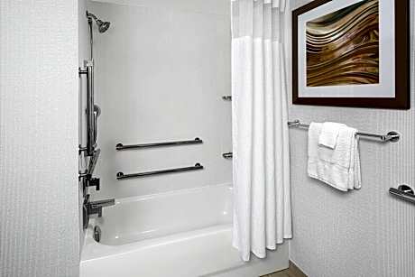Room, 2 Queen Beds (Mobility/Hearing Access, Roll-In Shwr) (2 Queen Beds)