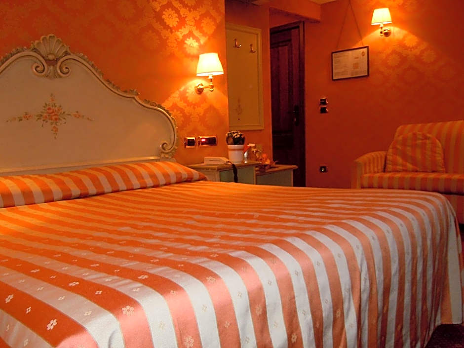 Hotel Lux