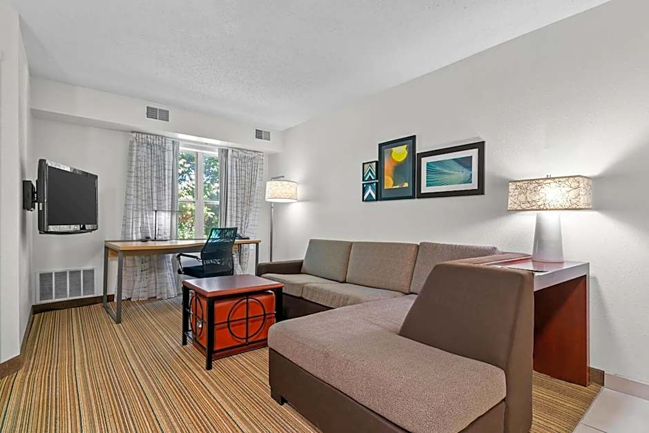 MainStay Suites Appleton Airport - Fox River Mall Area