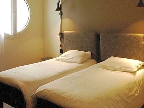 Standard Room with 2 single beds