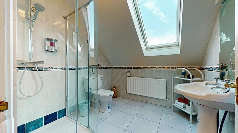 Ross Beach Family Farmhouse B&B