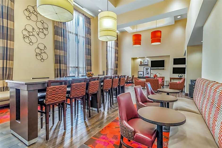Hampton Inn By Hilton And Suites Detroit/Airport-Romulus