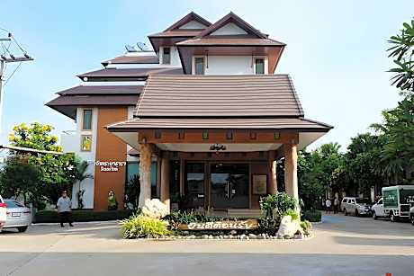 Chaophayathara Riverside Hotel