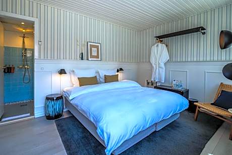 Courtyard Room