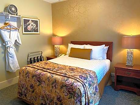 Double Room with Shared Bathroom