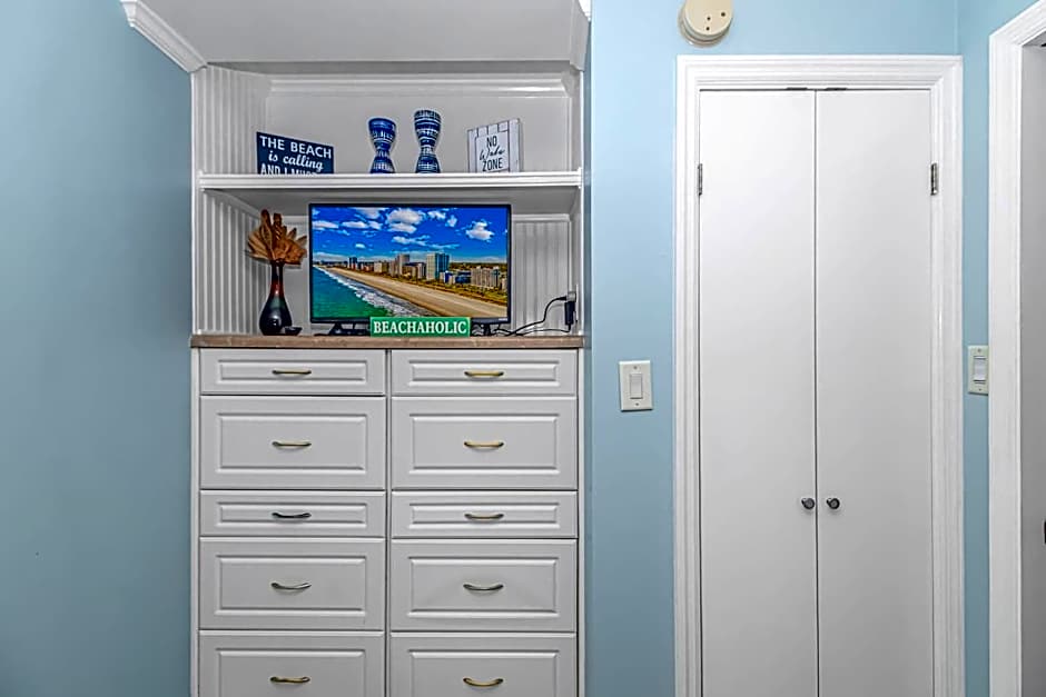 Exceptional Ocean-Pier-Pool Front 1 BR Condo