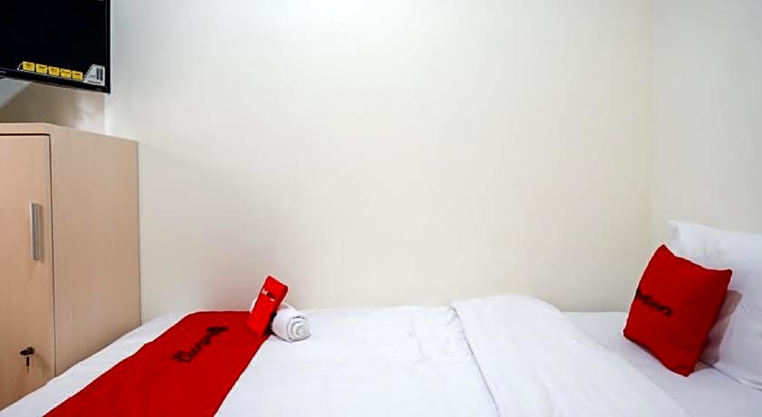 RedDoorz near Alun Alun Kudus 2