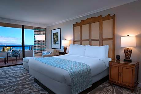 One-Bedroom King Suite with Oceanfront View - Non Connecting