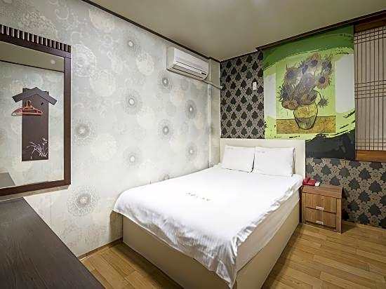 Twins Hotel