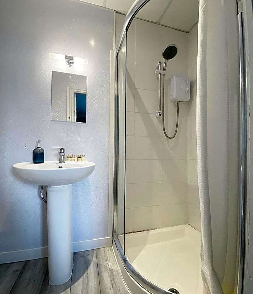 McGraths Hotel & Public Bar