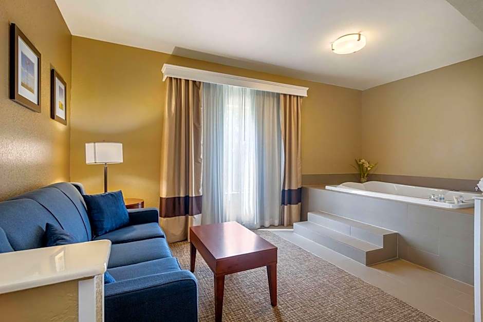 Comfort Inn & Suites Pittsburg KS