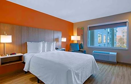 Queen studio with 1 Queen Bed - Disability Access/Non-Smoking