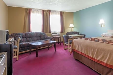 1 King Bed Suite Non-Smoking