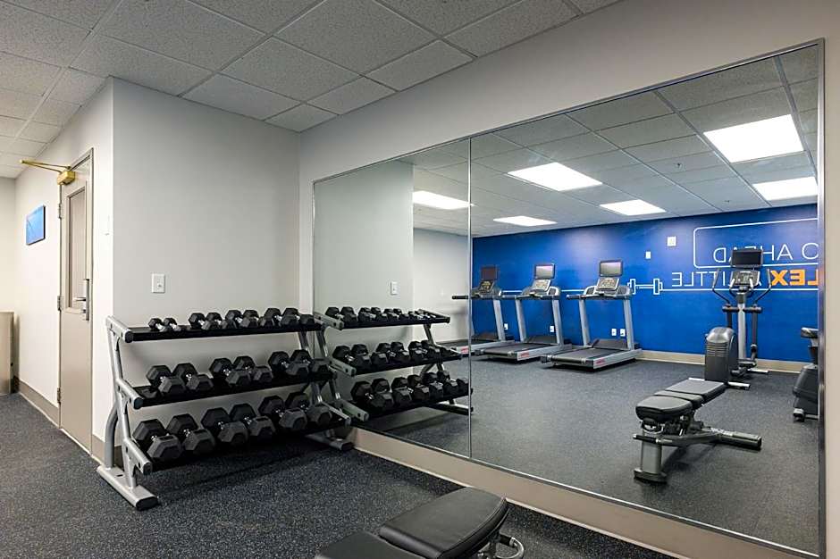 Holiday Inn Express & Suites Marquette By IHG