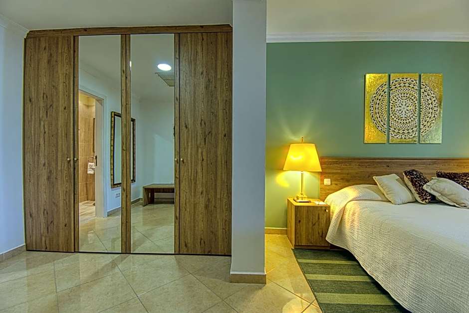 Casa León Royal Retreat