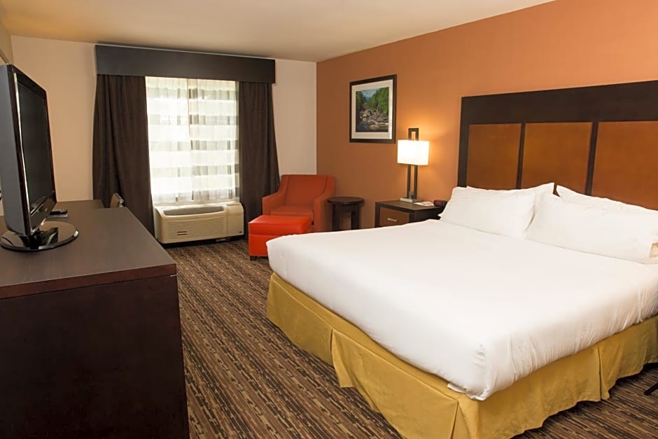 Holiday Inn Express Hotel & Suites Cherokee-Casino