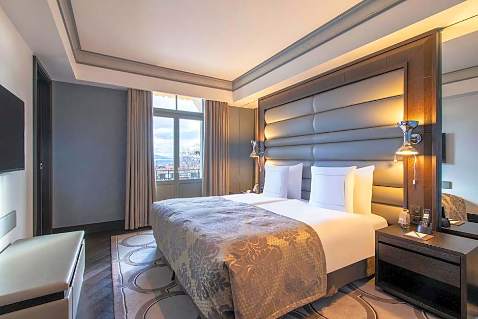 Photo 1 of 8 of Suite, Lake View