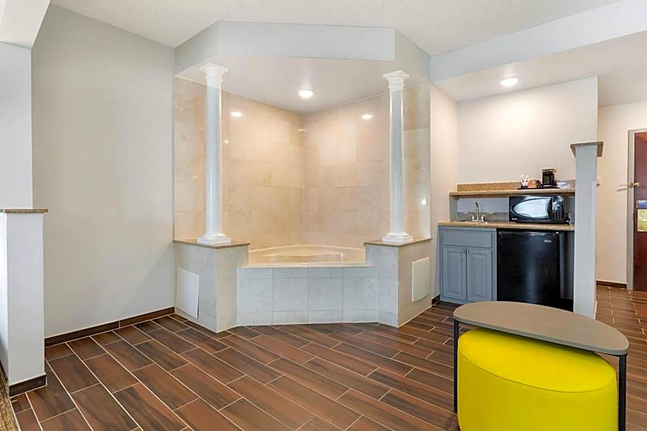 Comfort Suites East Brunswick - South River