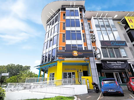 OYO 714 Arina Hotel