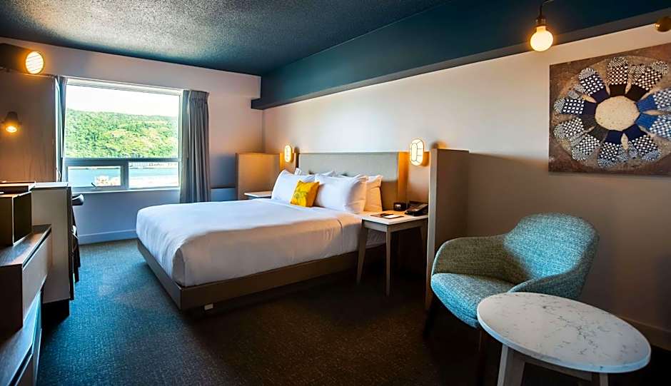 DoubleTree by Hilton St. John's Harbourview