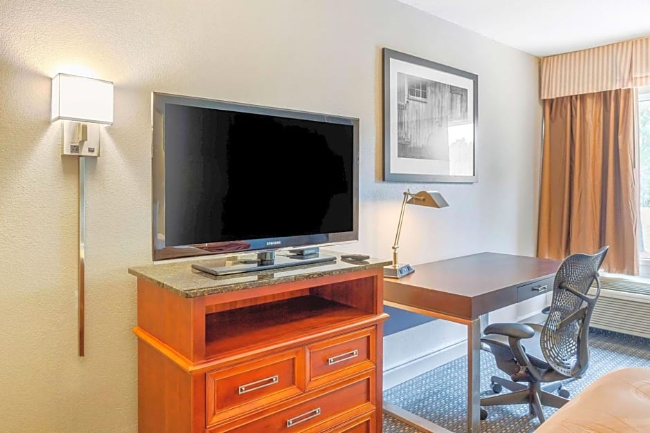 Quality Inn & Suites Apex-Holly Springs