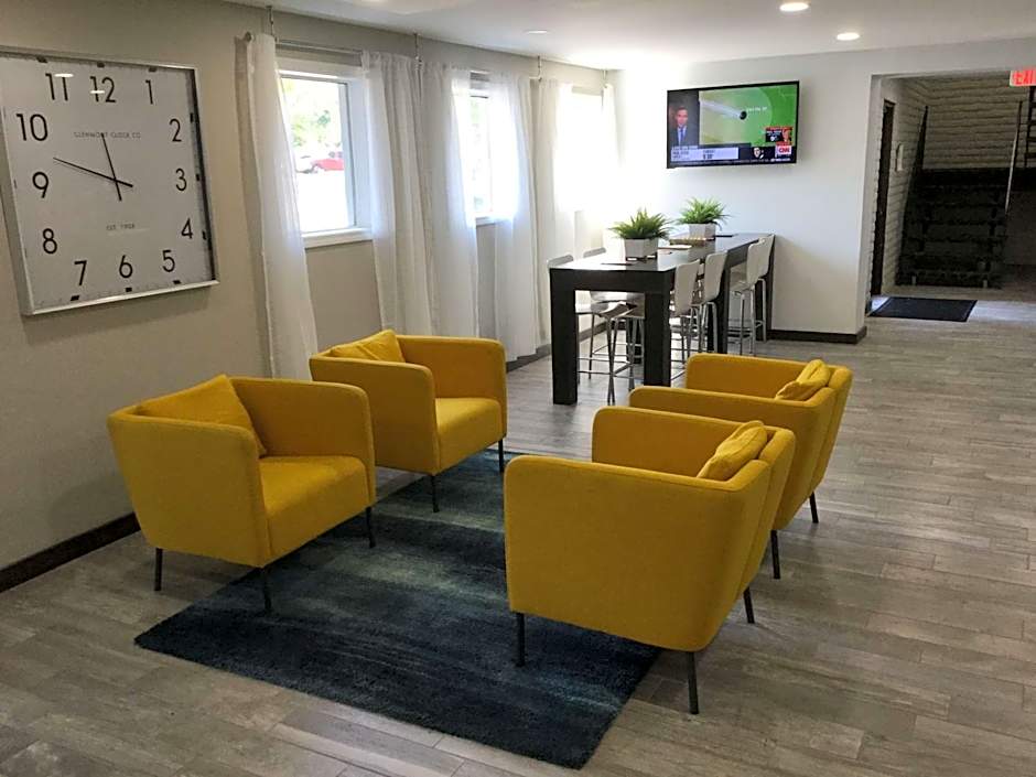 Days Inn & Suites by Wyndham Cincinnati North