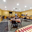 Econo Lodge Inn & Suites Brookings